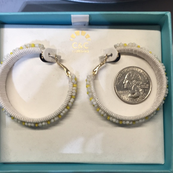 NIB! C&C California Daisy Hoop Earrings - Picture 3 of 3